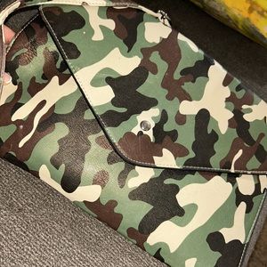 Camouflage purse great condition